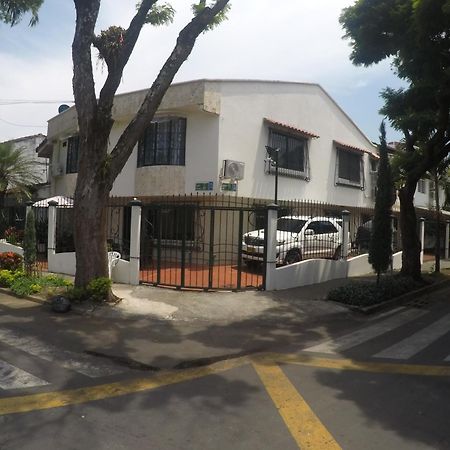 קאלי Casa Hotel Flor Del Valle מראה חיצוני תמונה